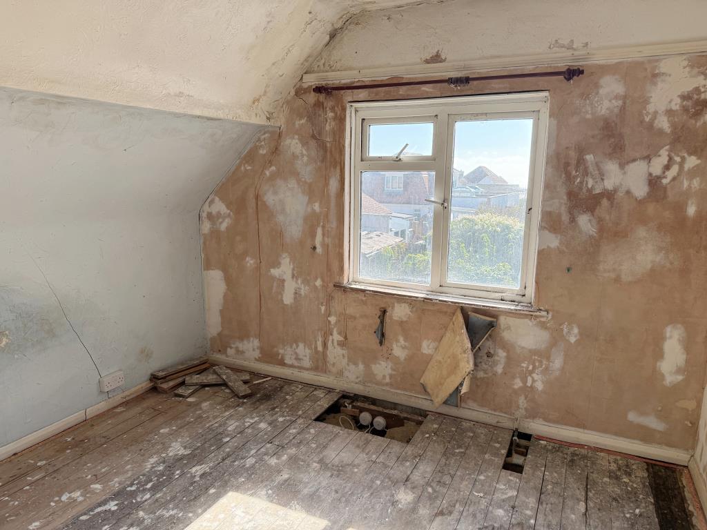 Lot: 180 - DETACHED MIXED USE PROPERTY AND LAND WITH POTENTIAL (STNC) - Bedroom 3 overlooking rear garden